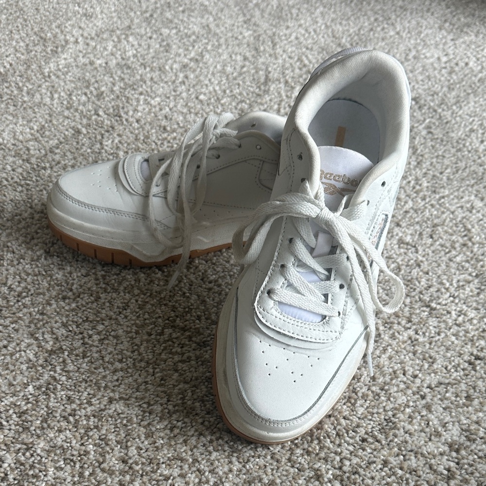 Reebok White Sneakers with Brown Sole - size 7.5